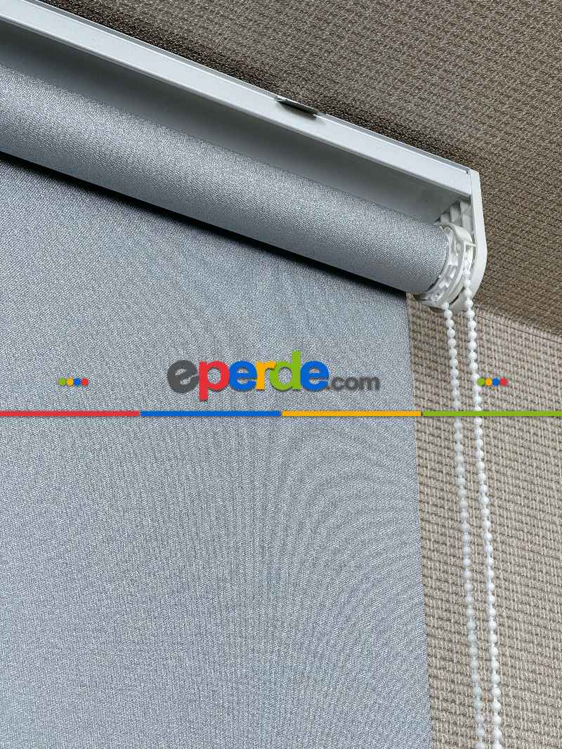 Yatak Odası Parlak Gümüş Gri Stor Perde, Standart Metal Kasalı Yüksek Kalite Kornişe Kolay Montaj Seçenekli