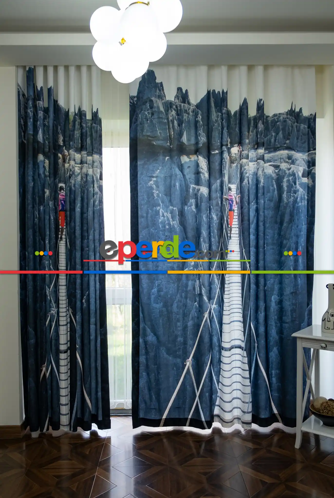 Hazır Ölçülü Dökümlü Kumaştan Köprü Ve Dağcı Manzaralı Baskılı Pilesiz Fon Perde 1. Kalite 180cm X 255cm 