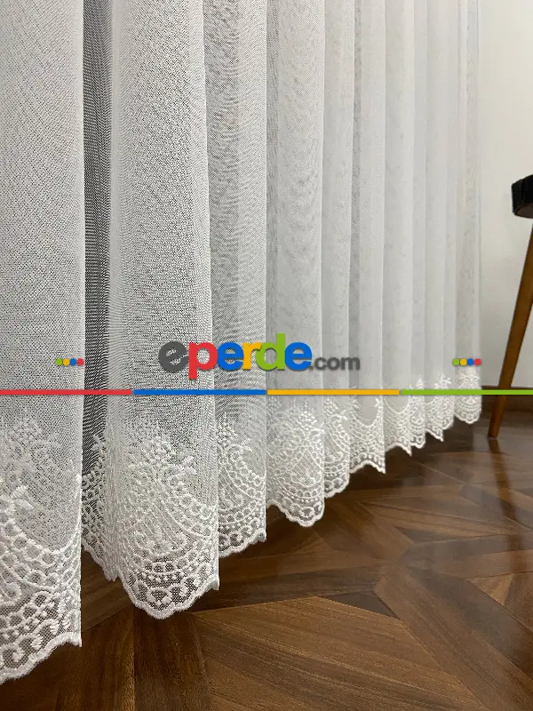 Grek Zemin Üzerine Eteği Kabartma Nakış İşlemeli Tül- Ekru