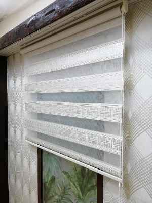 Gümüş Simli Krem Jakarlı Zebra Perde- Krem