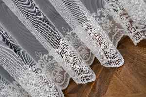 Taç Damask Sıra İşlemeli Ara Desenli Nakış İşlemeli Desen Tasarım Salon Tül Perdesi