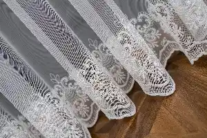 Taç Damask Sıra İşlemeli Ara Desenli Nakış İşlemeli Desen Tasarım Salon Tül Perdesi