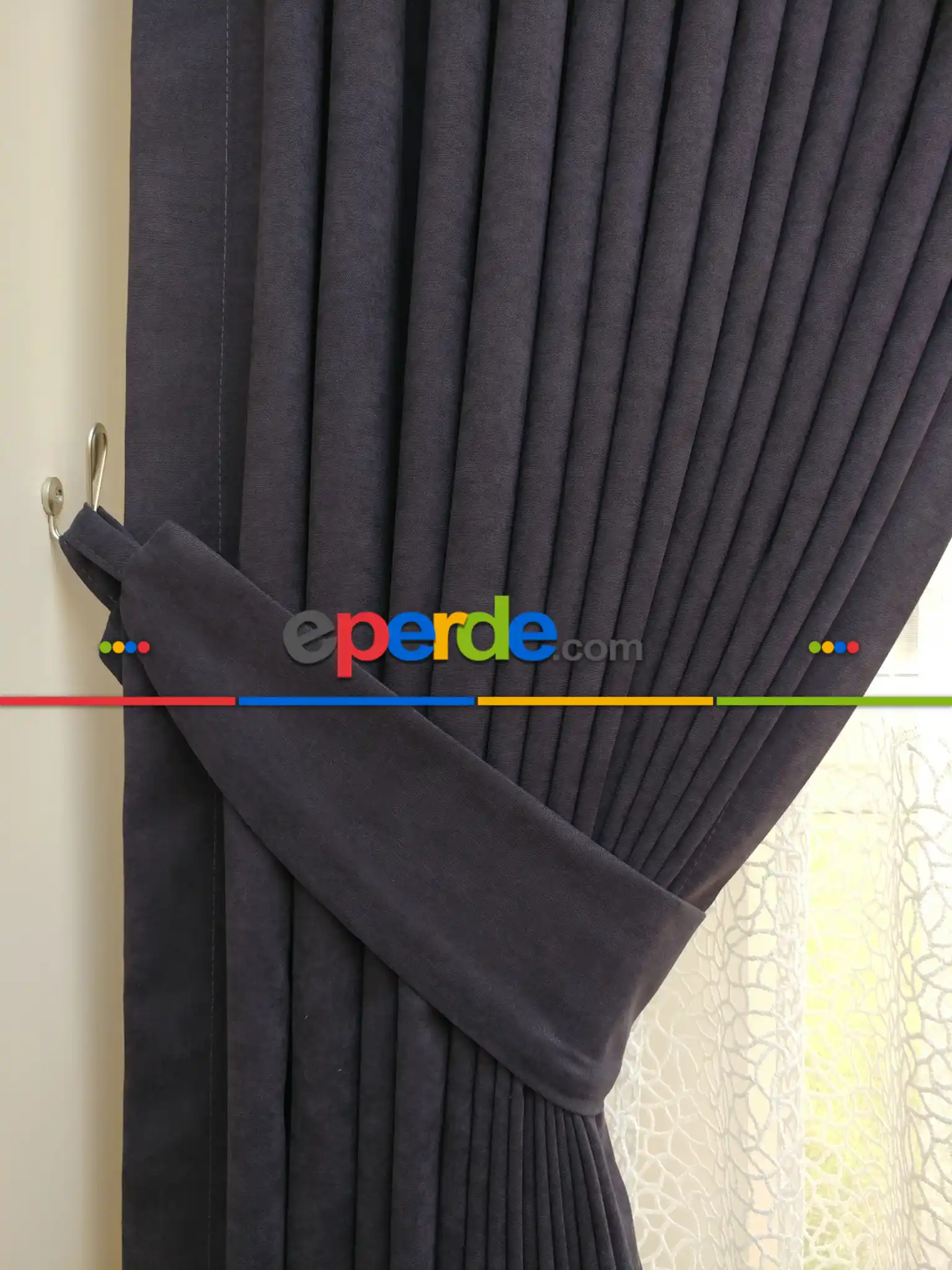 Patlıcan Moruna Çalan Antrasit Gri Düz Fon Perde ( Dökümlü Fon )- Antrasit