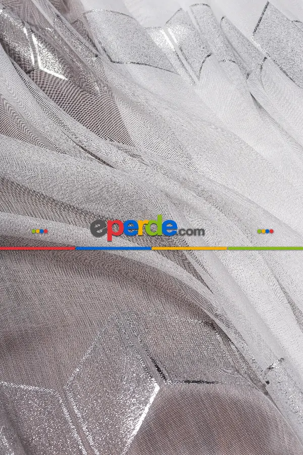 Yatak Odası - Enine Bantlı Ekru-gümüş Tt Zemin Tül Perde