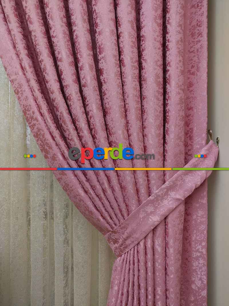 Pembe Rengi Kendinden Desenli Jakar Fon Perde (285 En)- Pembe Koyu