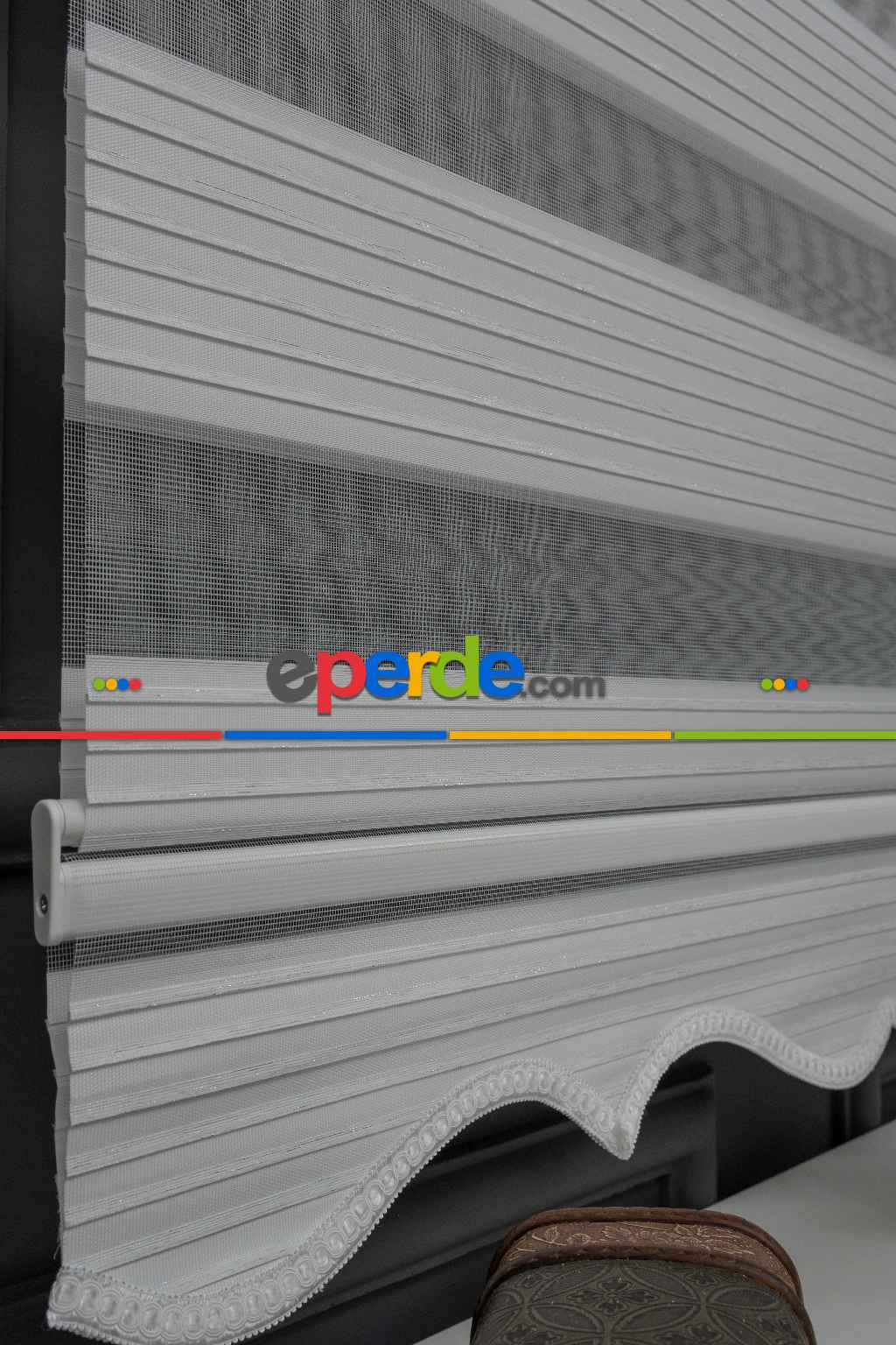 Zebra Perde - Beyaz Gümüş Simli Geniş Pileli Zebra Perde