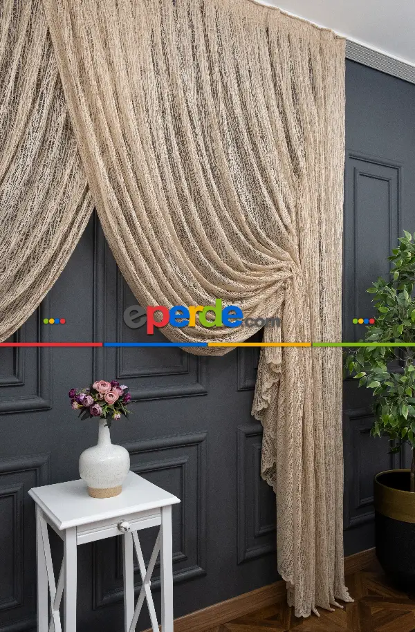 Vizon Bej Renk Kahverengiyanki Tiyatro Model Tasarım Kruvaze Model Yanki Camkırığı Tül