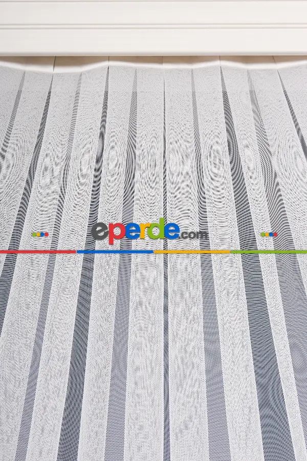 Salon Tül Modelleri - Eteği Duble Nakış Işlemeli Tül Perde