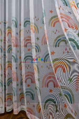 Hazır Ölçülü Petek Zemin Pastel Yeşili Sarı Ve Turuncu Renkli Gökkuşağı Desenli Grek Baskılı Tül Perde