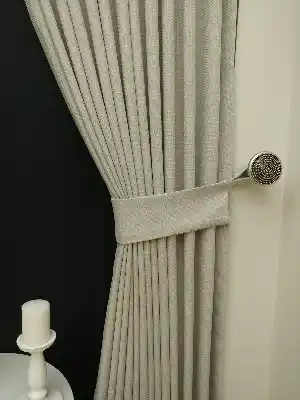 Gümüş Düz Fon Perde ( 1mt 850gram Eşsiz Dökümlü Tok Kumaş )- Gümüş
