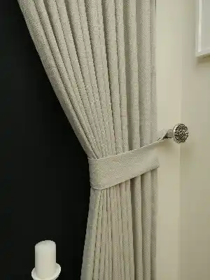Gümüş Düz Fon Perde ( 1mt 850gram Eşsiz Dökümlü Tok Kumaş )- Gümüş