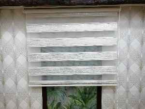 Gümüş Simli Krem Jakarlı Zebra Perde- Krem