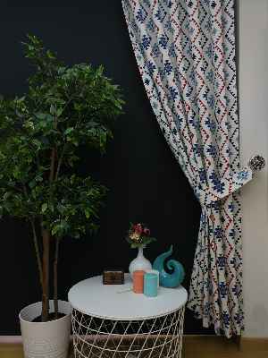 Geometrik Desenli Fon Perde ( Leke Tutmaz )- Siyah-mavi-kırmızı