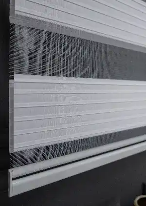 Yatak Odası - Ekru Rengi Yüksek Kalite Pliseli Zebra, Mekanize Perde