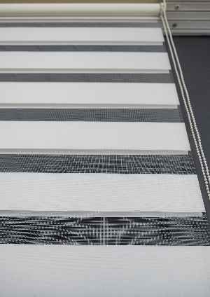 Krem Renk Düz Zebra