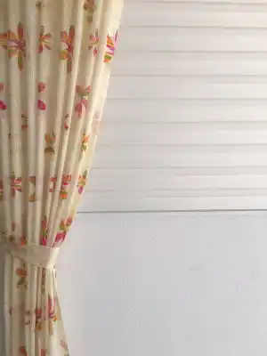 Örme Zemin Üzeri Çiçek Baskılı Tül Fon Perde- Fuşya
