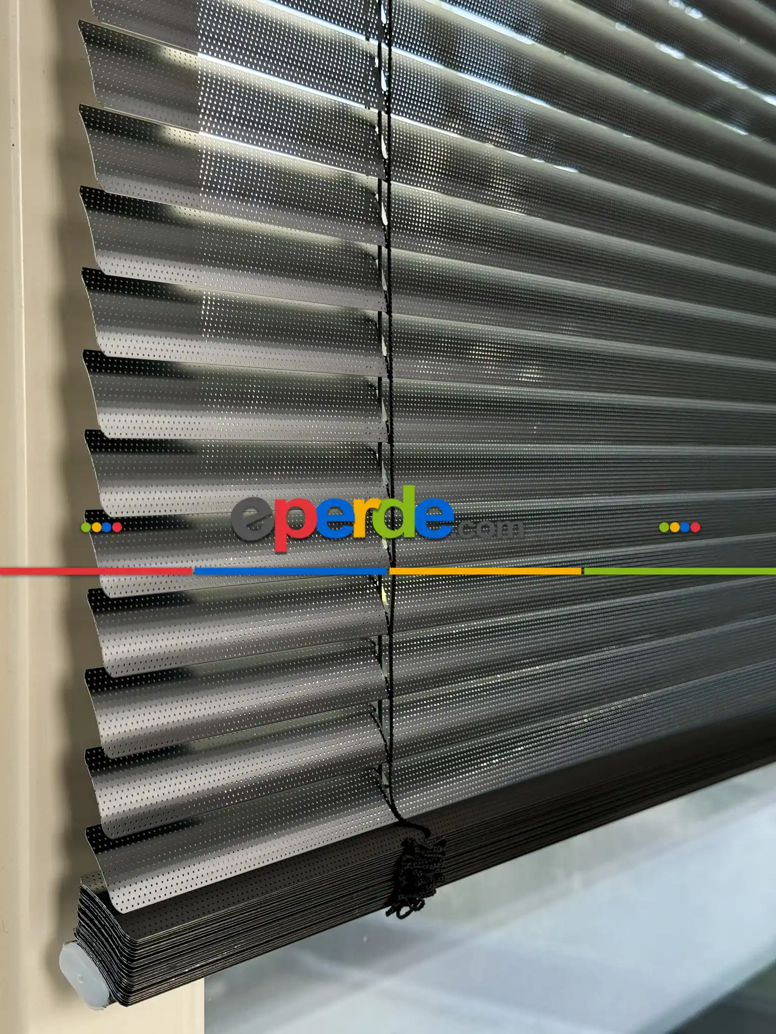 Siyah Perfore (delikli) Alüminyum Jaluzi Perde - 25mm