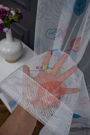 Hazır Ölçülü Petek Zemin Kırmızı Mavi Renkli Yaprak Desenli Grek Baskılı Tül Perde