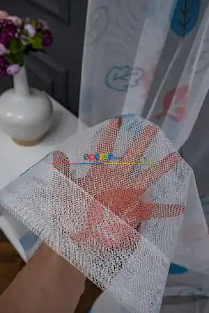 Hazır Ölçülü Petek Zemin Kırmızı Mavi Renkli Yaprak Desenli Grek Baskılı Tül Perde