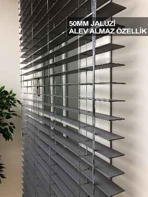 50mm Açık Gri Ahşap Efektli Jaluzi Perde Alev Almaz Özellik- Gri Açık