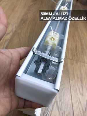 50mm Beyaz Ahşap Efektli Jaluzi Perde Alev Almaz Özellik- Beyaz