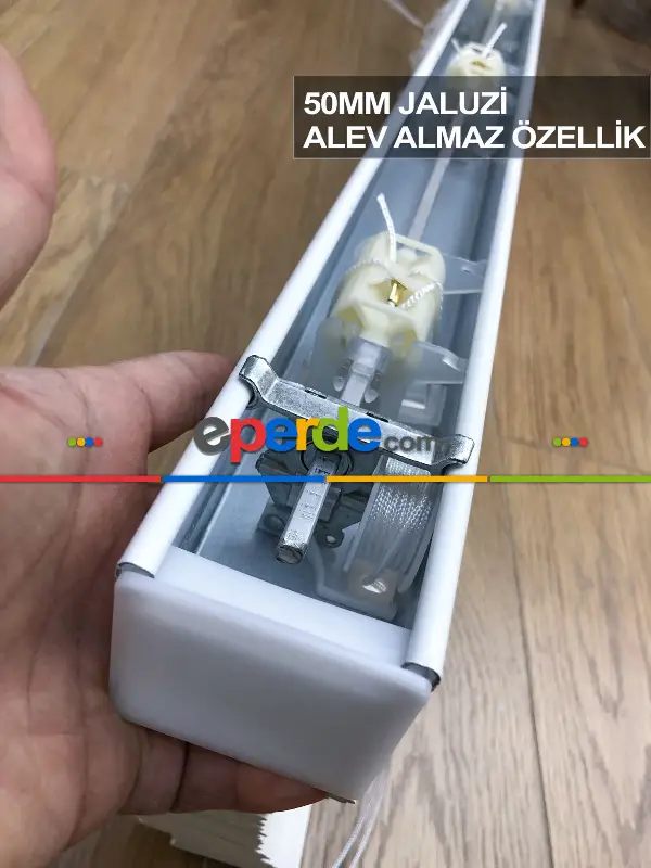50mm Beyaz Ahşap Efektli Jaluzi Perde Alev Almaz Özellik- Beyaz