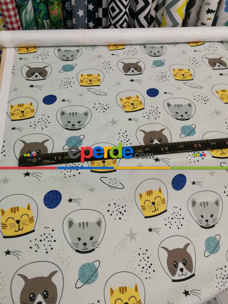 Uzaylı Kedi Desenli Fon Perde Evm1088-1 Kumaşı Kalındır Duck Bezi Değildir- Siyah