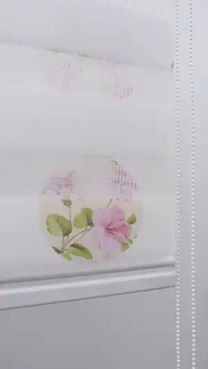 Çiçekli Desen Zebra Perde- Pembe-beyaz Buz Beyazı