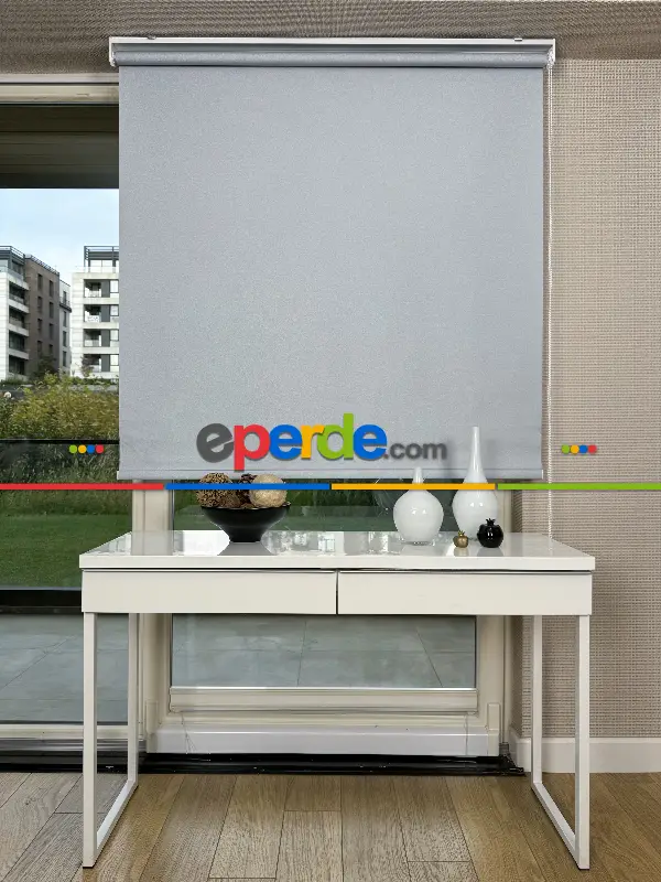 Salon Parlak Gümüş Gri Stor Perde, Standart Metal Kasalı Yüksek Kalite Kornişe Kolay Montaj Seçenekli