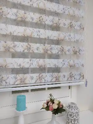 Çiçek Baskılı Zebra Perde- Mavi-Beyaz-Kahve Açık