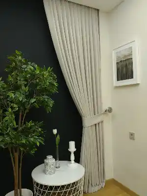 Gümüş Düz Fon Perde ( 1mt 850gram Eşsiz Dökümlü Tok Kumaş )- Gümüş