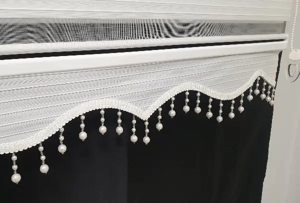Brillant İnci Boncuklu Zebra Perde- Beyaz-krem