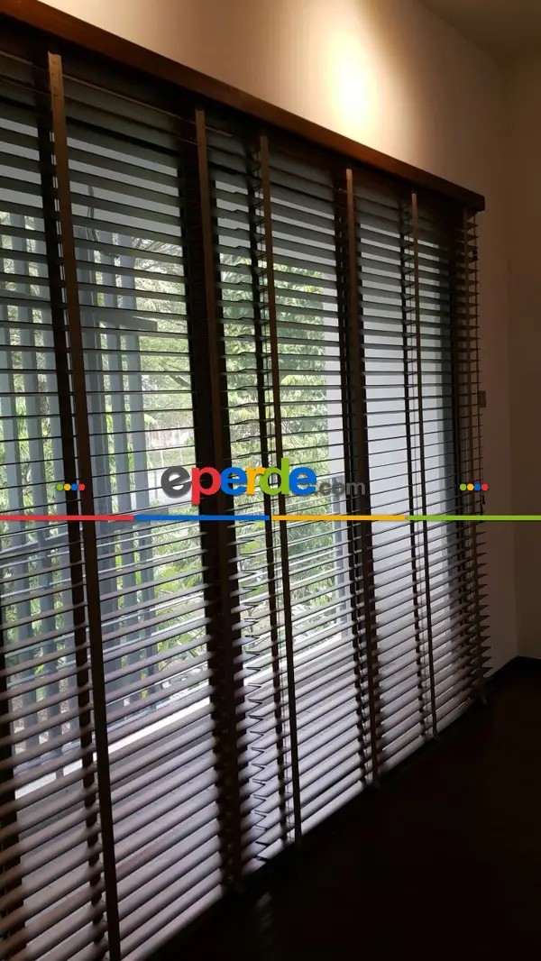 Mutfak 2025 Sezonu - 50 Mm Ahşap Görünümlü Kurdela Seçenekli Jaluzi Perde - Alev Almaz - Sudan Etkilenmez