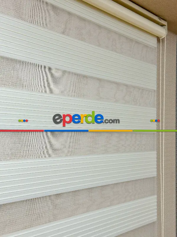 Krem Rengi Yüksek Kalite Pliseli Zebra - Kornişe Kolay Montaj Ayağı Seçenekli - Standart Metal Kasalı - Açıklamada Videosu Vardır.