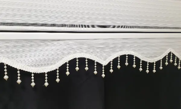 Brillant Böğürtlen Boncuklu Zebra Perde- Beyaz-krem