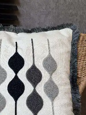 Ekru Lacivert Nakışlı Saçaklı Kırlent (iç Dolgusuz)