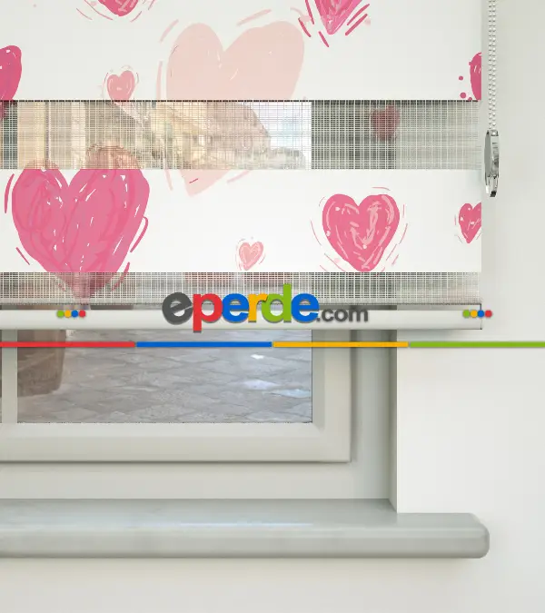 Kalp Desenli Baskılı Zebra Perde- Çok Renkli