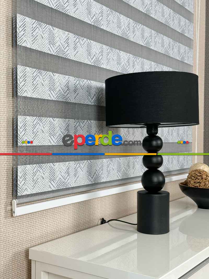 Salon Parlak Gri Geometrik Jakar Dokuma Zebra Perde, Standart Metal Kasalı Yüksek Kalite Kornişe Kolay Montaj Seçenekli