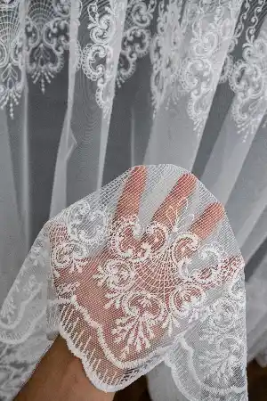 Taç Damask Sıra İşlemeli Ara Desenli Nakış İşlemeli Desen Tasarım Salon Tül Perdesi