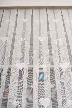 Çocuk Odası Kalp Desenli Örme Tül Perde