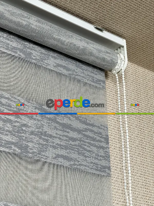 Yatak Odası Gri Jakar Dokuma Zebra Perde, Standart Metal Kasalı Yüksek Kalite Kornişe Kolay Montaj Seçenekli