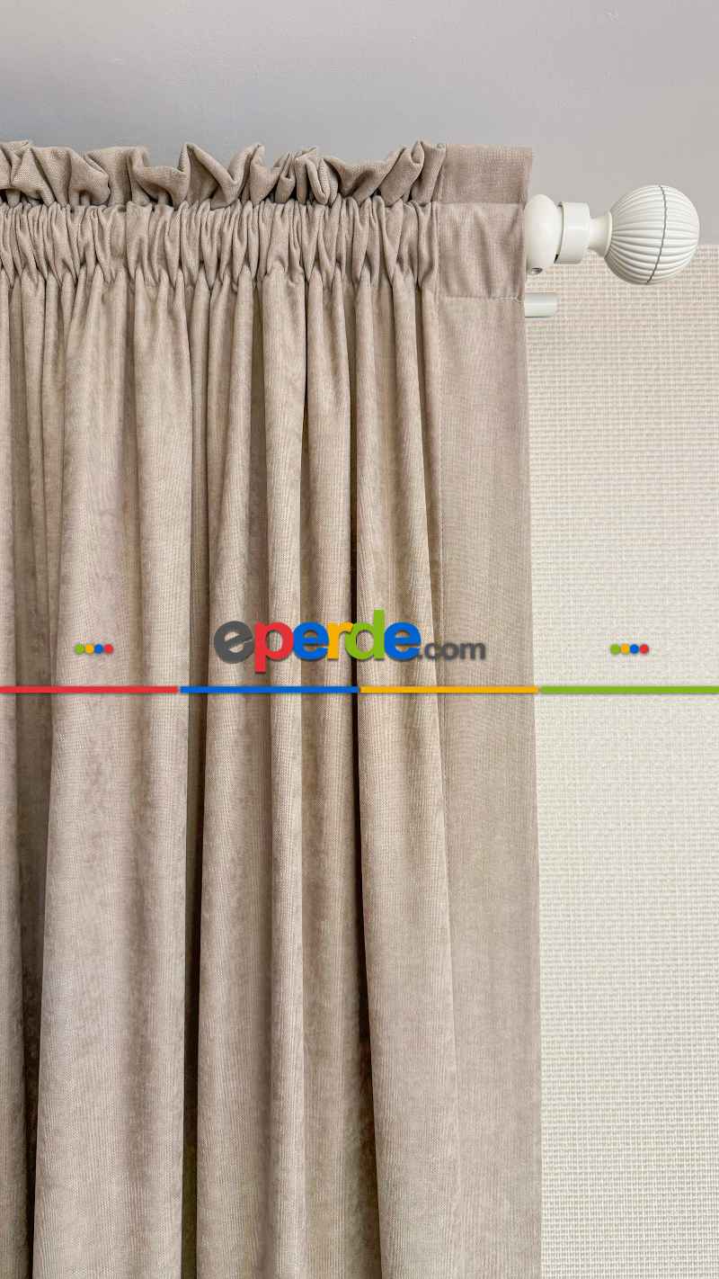 Siyah Ve Bej Rengi Kombinli Fon Perde, İki Kumaş Bordür İle Birleştirilmiştir, Özel Tasarımdır.