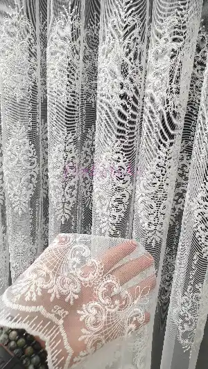 Taç Damask Sıra İşlemeli Ara Desenli Nakış İşlemeli Desen Tasarım Salon Tül Perdesi