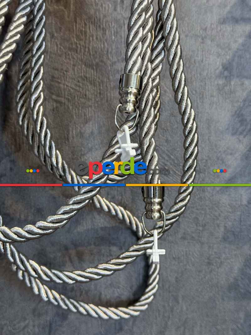 Gri Tül Perde Ve Fon Perde Kordon Toplama