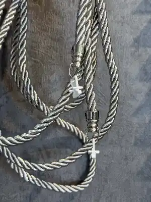 Gri Tül Perde Ve Fon Perde Kordon Toplama