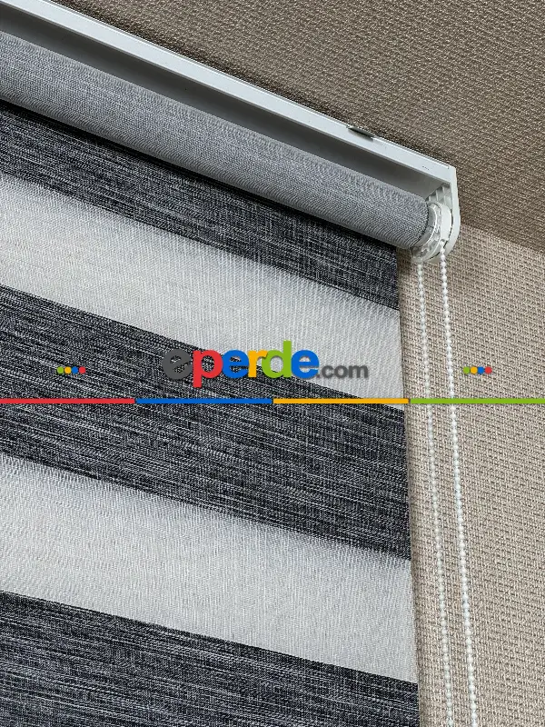 Genç Odası Siyah Jakar Dokuma Zebra Perde, Standart Metal Kasalı Yüksek Kalite Kornişe Kolay Montaj Seçenekli