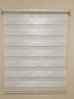 Krem Desenli Jakarlı Zebra Perde- Gri Simli
