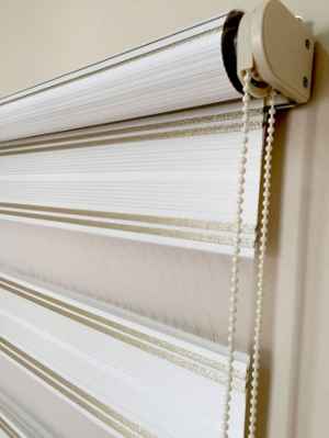 Pliseli Zebra Perde Altın Sim Şeritli- Beyaz