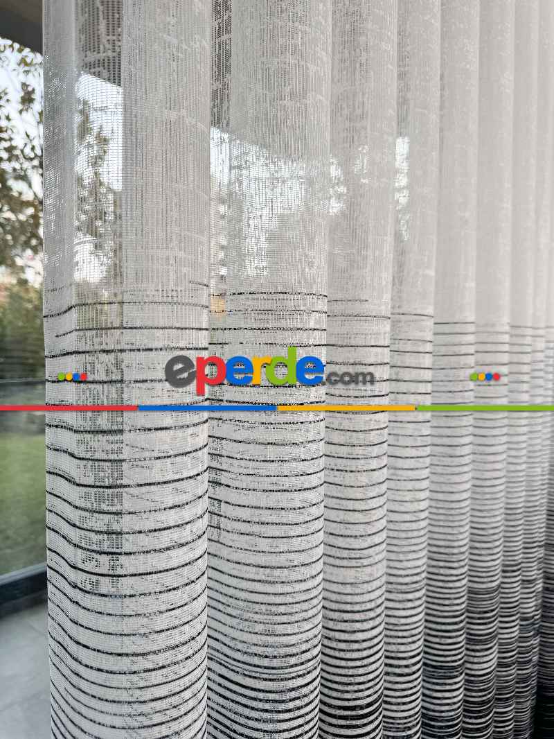 Oturma Odası - Siyah Beyaz Çizgili Degrade Geçişli Tül Perde, Fransız Örme Tül