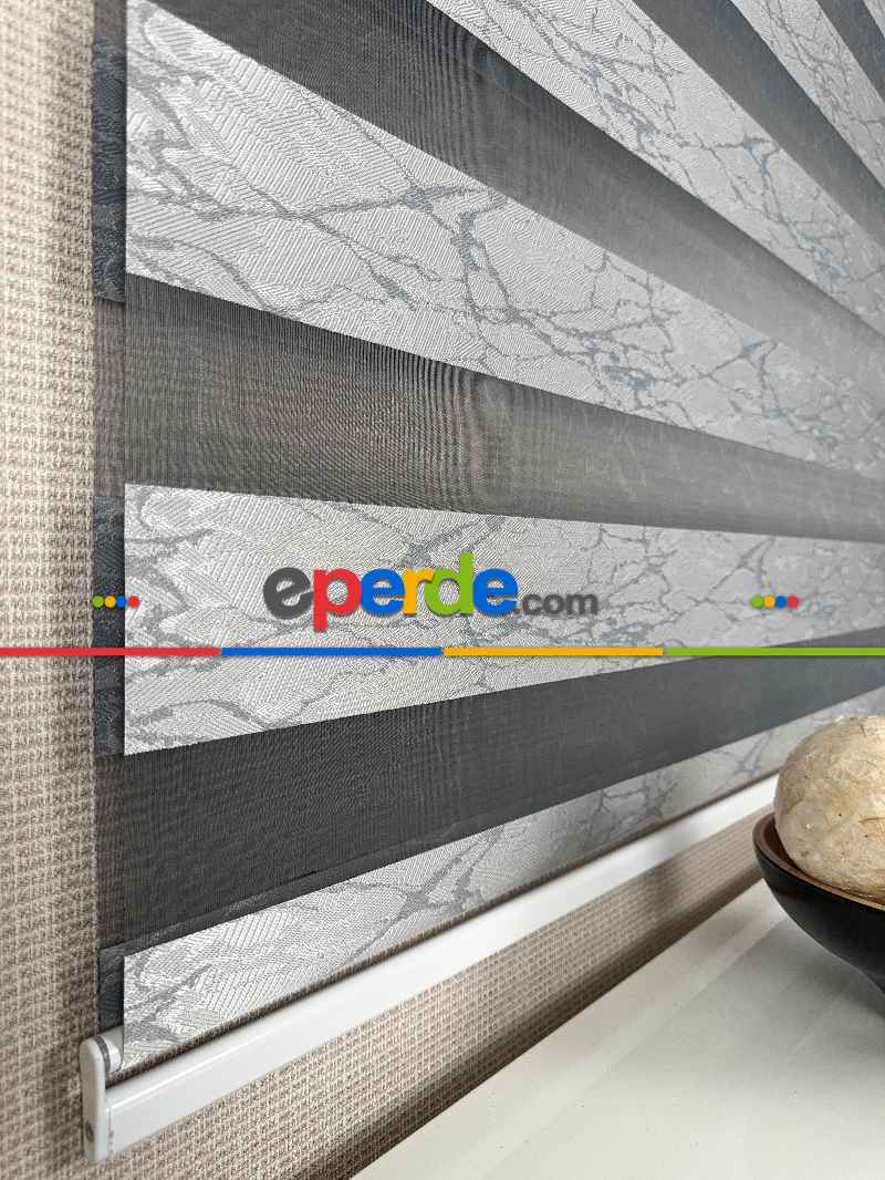 Genç Odası Parlak Gri Mavi Jakar Dokuma Zebra Perde, Standart Metal Kasalı Yüksek Kalite Kornişe Kolay Montaj Seçenekli